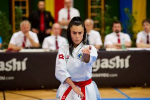 1558517415-39.jpg