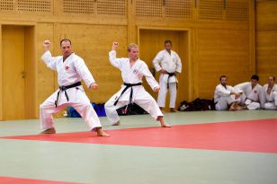 1573404506-75.jpg
