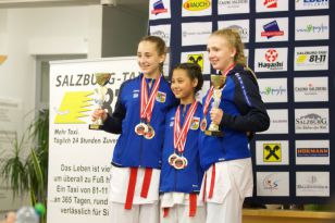 1565792622-35.jpg
