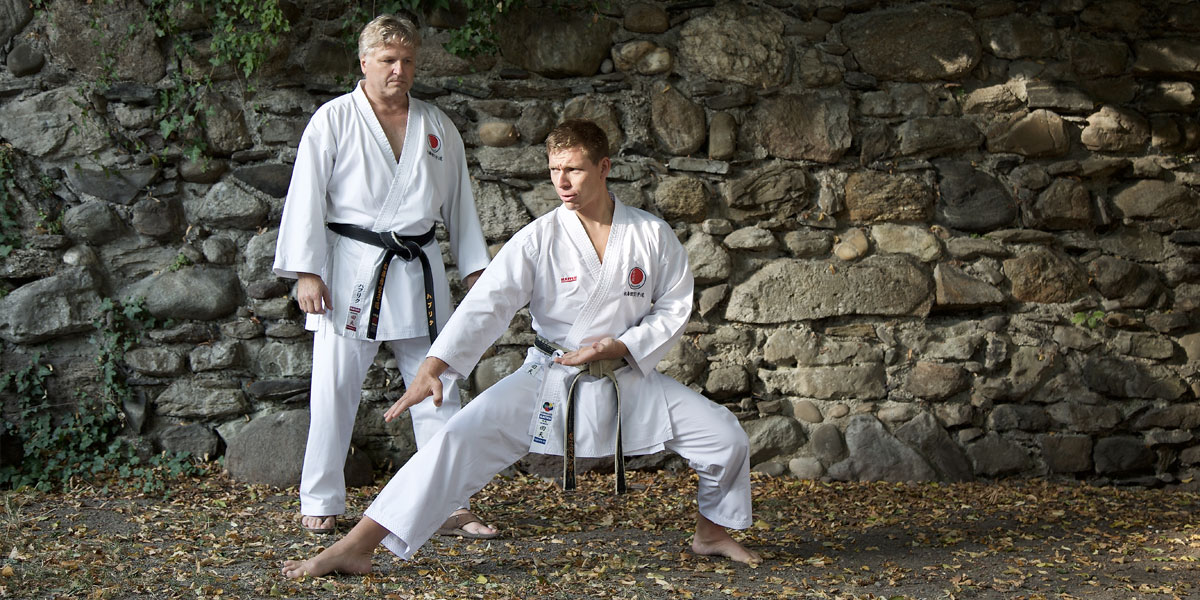 Sensei Havlik und Sensei Pötzlberger beim Training im freien